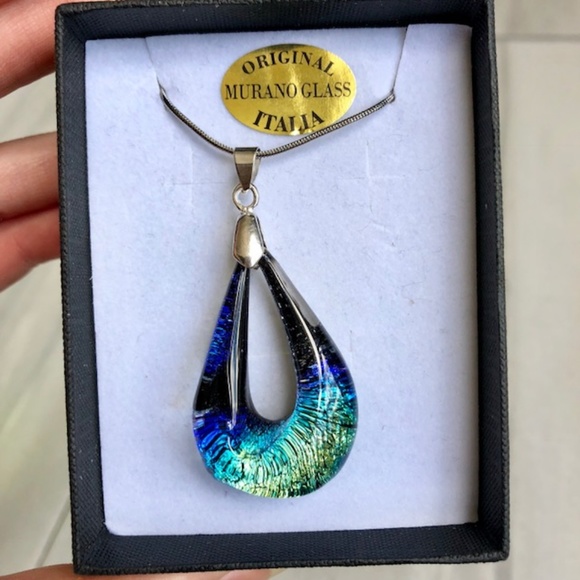 Beautiful Blue Necklace - NEW! - Picture 4 of 5